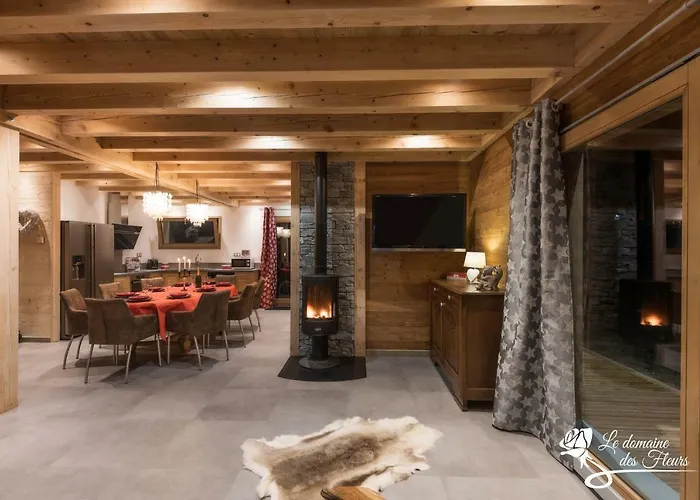 La Reine Des Pres Sauna Piscine Le Domaine Des Fleurs